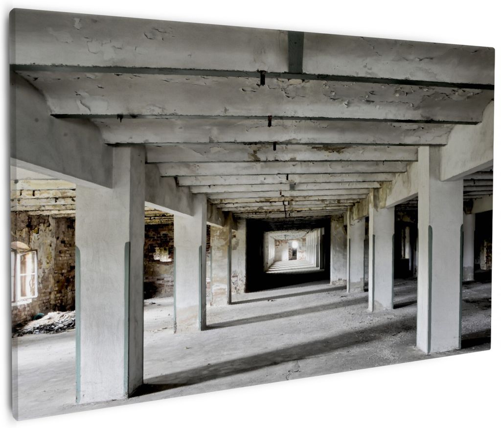 Wallario Premium Leinwandbild Alte Industriehalle - einsame Lagerhalle einer Brauerei in Größe 60 x 90 cm