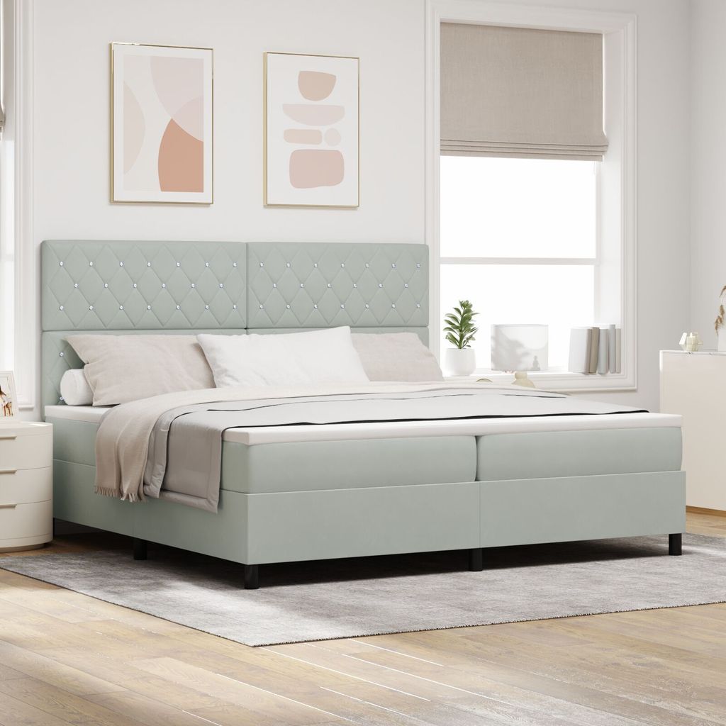 Möbel Boxspringbett mit Matratze Hellgrau 200x200 cm Samt - Klassische Betten 3339788