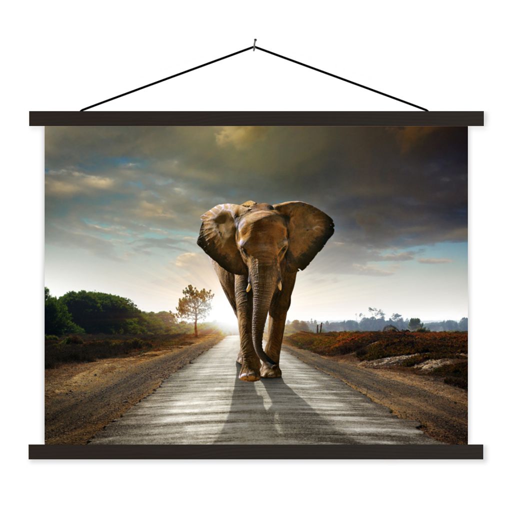 MuchoWow Textilposter Elefant - Straße - Tiere - Sonnenuntergang - Landschaft 150x113 cm mit schwarzem Rahmen - Wohnzimmer