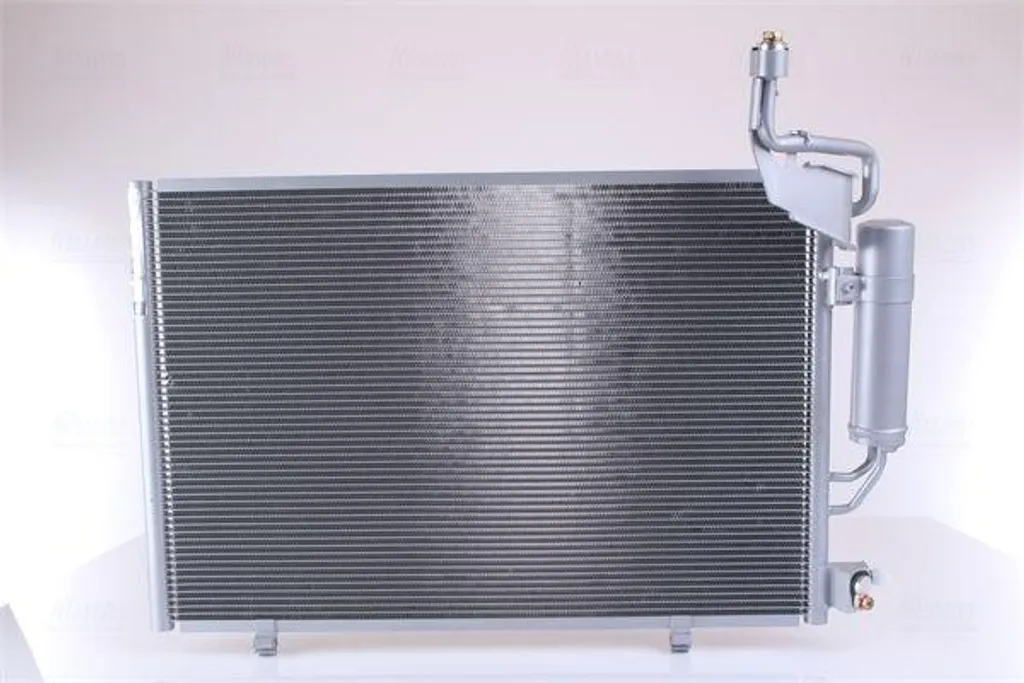 Condenseur de clim voiture pour Ford Fiesta Nissens 940526 et 1778995