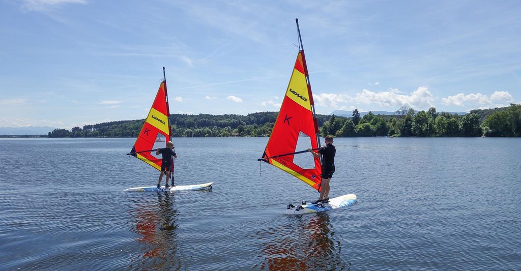 mydays Schnupperkurs Windsurfen Waging am See; Erlebnis verschenken oder selbst erleben; Gutschein für 1 Person(en)