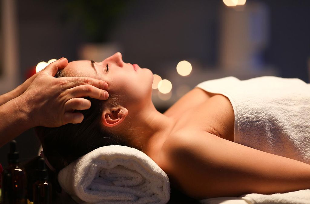 Jochen Schweizer Ayurveda Massage München; Erlebnis verschenken oder selbst erleben; Gutschein gültig für 1 Person