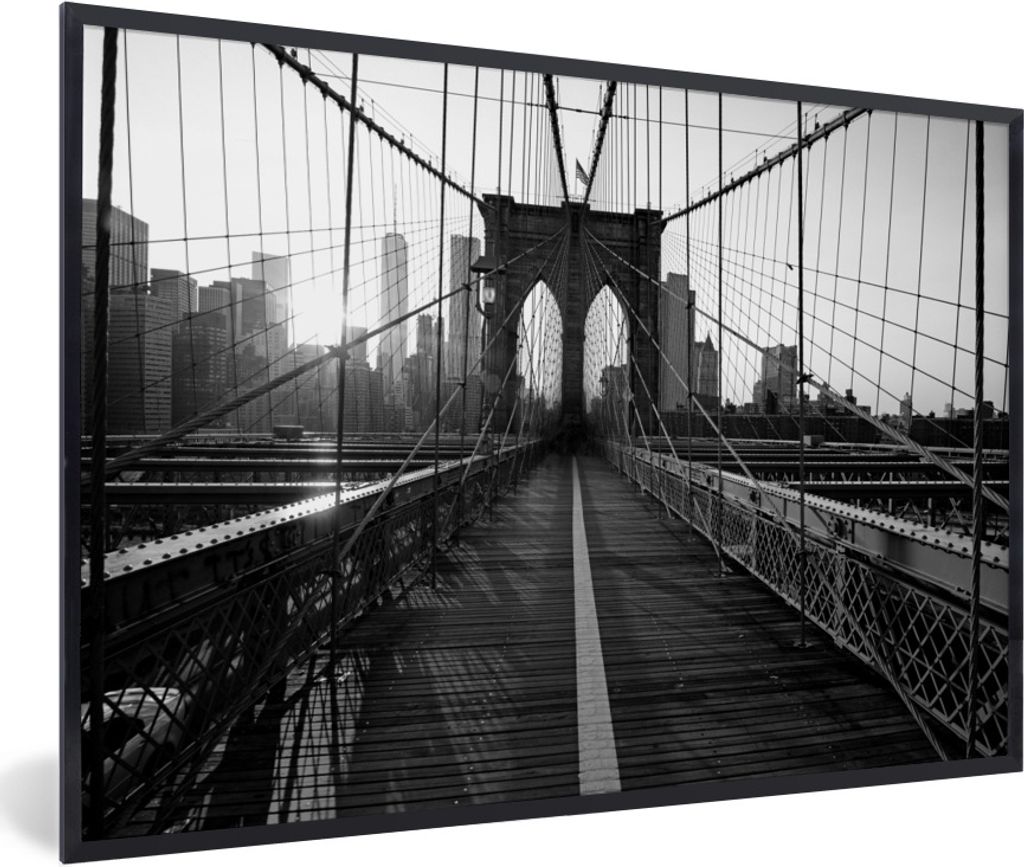 Poster mit Rahmen - Brooklyn Bridge in New York bei Sonnenuntergang - schwarz und weiß - 60x40 cm - Poster mit zchwarzem Bilderrahmen