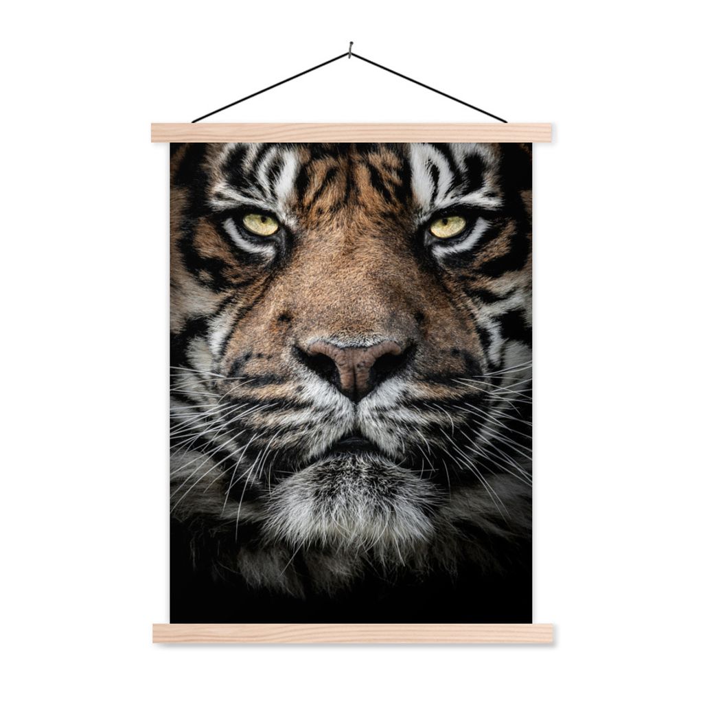 MuchoWow Textilposter Porträt-Tiger auf schwarzem Hintergrund 120x160 cm mit holzfarbenen Rahmen - Plakatkarton