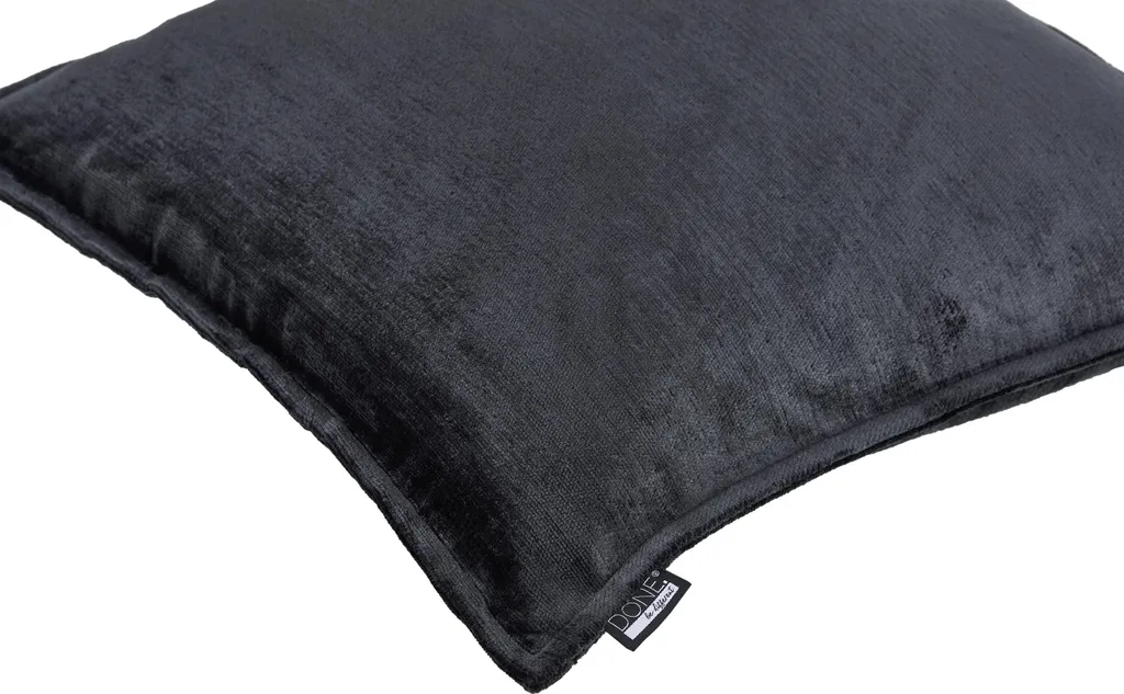 Housse de coussin Fame Done pour rénover votre canapé avec élégance