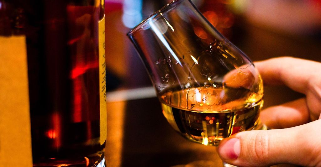 mydays Rum Tasting in Frankfurt am Main (8 Rum-Sorten); Erlebnis verschenken oder selbst erleben; Gutschein für 1 Person(en)