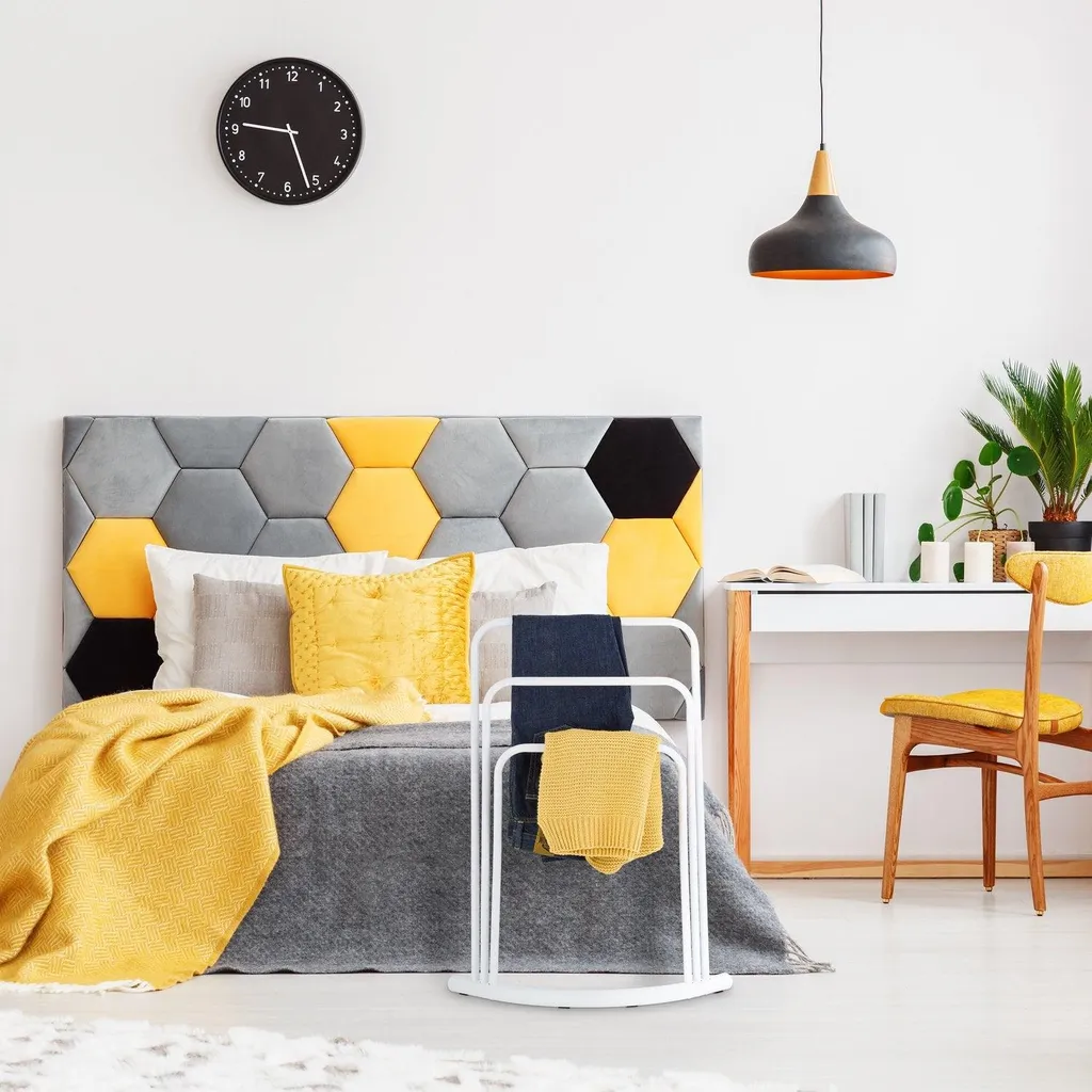 Porte-serviettes sur pied design blanc en acier laqué avec socle stable