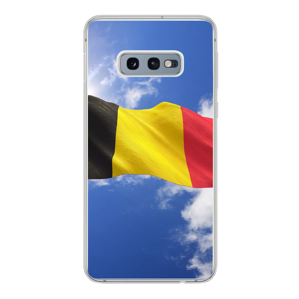 MuchoWow Handyhülle Schutzhülle Hülle für Samsung Galaxy S10e Die Flagge Belgiens weht am Himmel Silikon Softcase Handy Hülle - Handy