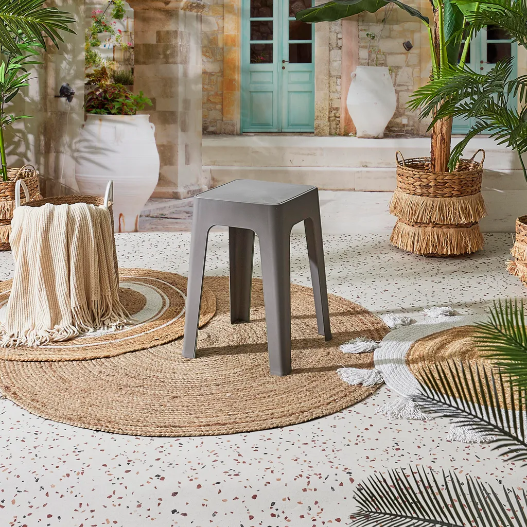 Tabouret empilable Spectra gris au design moderne pour cuisine et salon