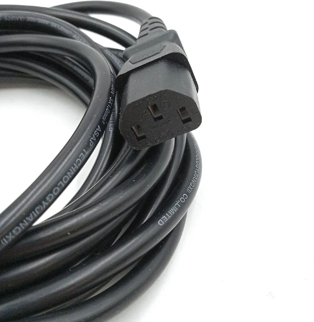 Câble d'alimentation de 4,6m noir durable AmazonBasics pour PC et TV