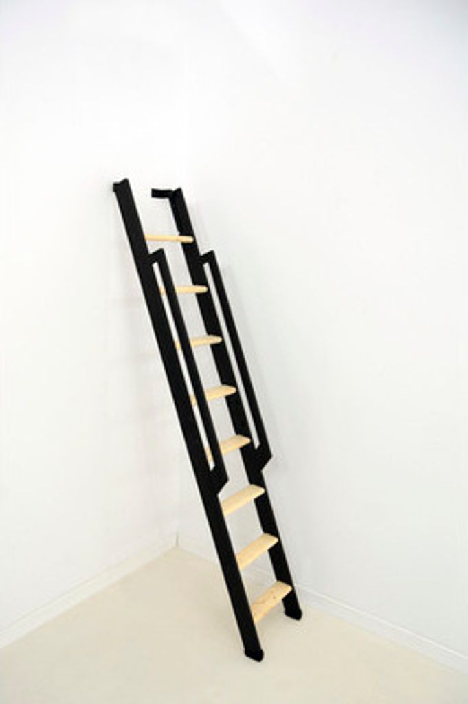 Pertura Wangentreppe Fenix Fichte massiv Ohne Setzstufen Seitenwange schwarz gerade 36 cm 8 Stufen / 9 Steigungen ohne G