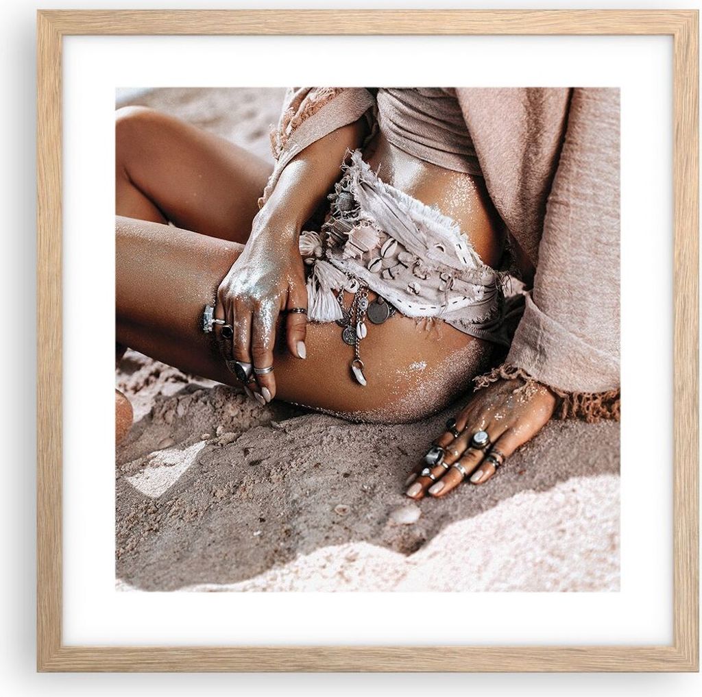 Gerahmtes Poster - Rahmen in heller Eiche - Sand Frau Schmuck - 40x40 cm - Wand Bild - Wanddeko - Wandbilder - Kunstposter - Wandposter - Bilderrah...