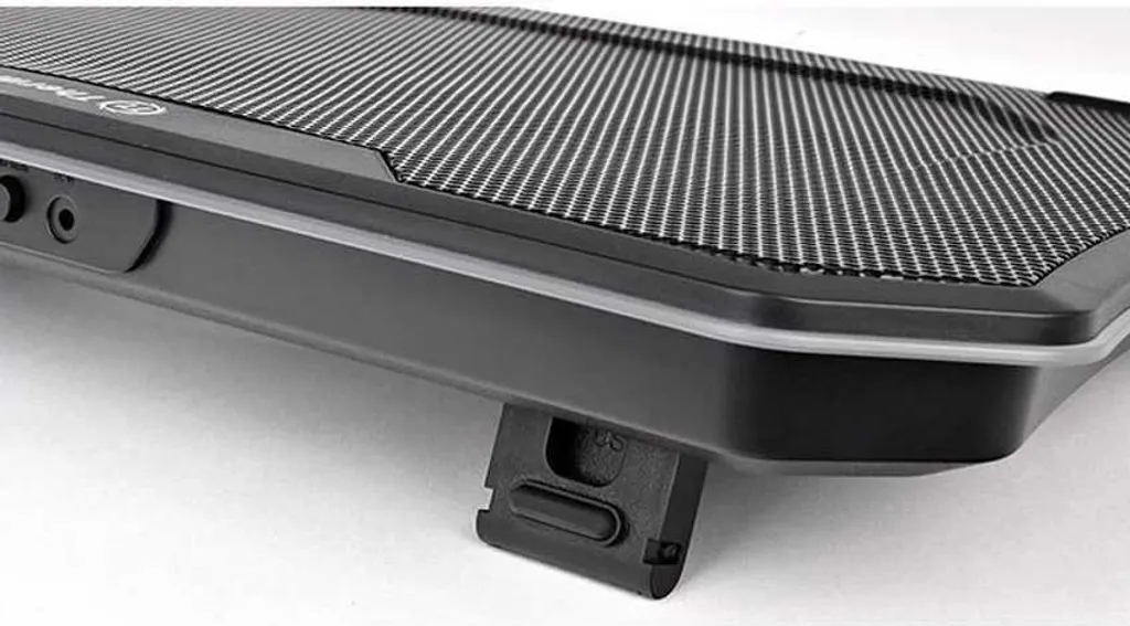 Support Ventilé RGB pour PC Gaming 19 Pouces Thermaltake Massive 20