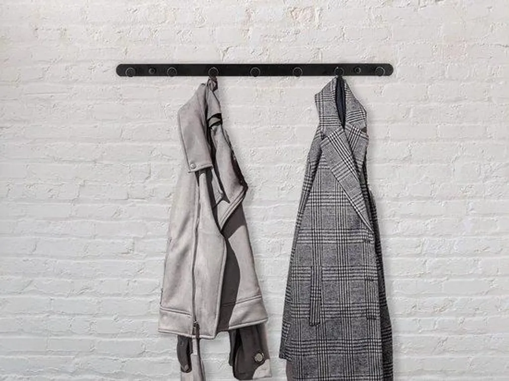 Porte-vêtements anti-encombrement mobile : finissez-en avec le désordre !