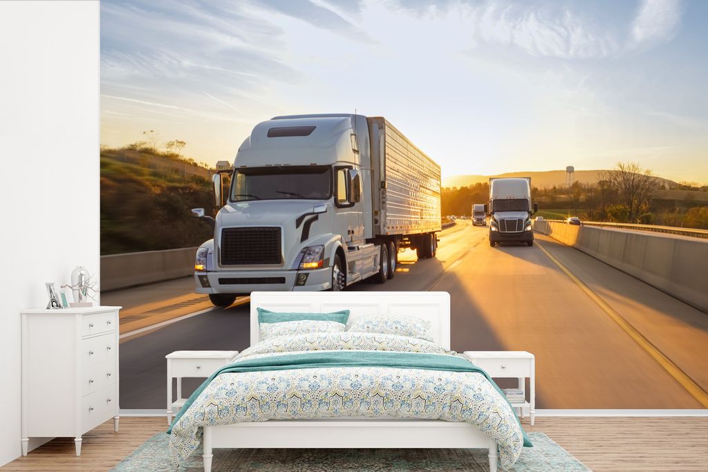 MuchoWow Fototapete für Wohnzimmer oder Schlafzimmer Wandtapete Vinyl Motivtapete Zwei Lastwagen mit Sonnenuntergang - 600x400 cm - Vinyltapeten