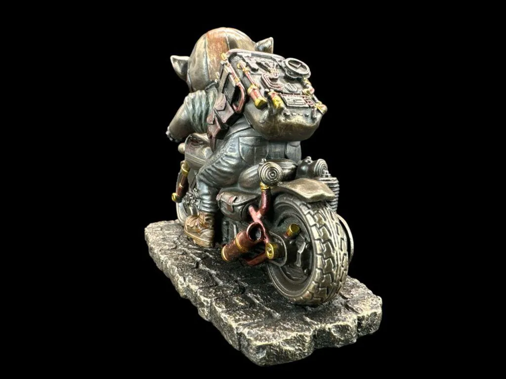 Figurine Moto Steampunk en Résine - Cochon Biker aux Détails Mécaniques - 10