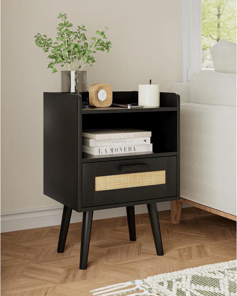 Comodino Scandinavo Rattan e Metallo Oro: Eleganza Naturale in Camera