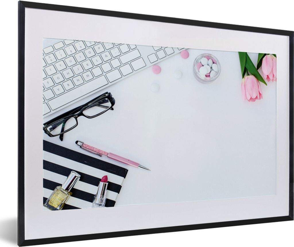 MuchoWow MuchoWow Gerahmtes Poster Der Arbeitsplatz einer Frau 60x40 cm - Poster mit zchwarzem Bilderrahmen - Schlafzimmer - Plakat in Rahmen -...