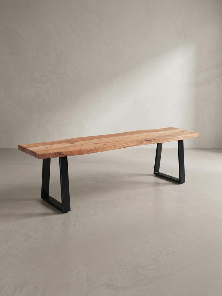 Seitenprofil der modernen Küchenbank, das die schlanke Silhouette der Metallkufen und die massive Präsenz der Holz-Sitzfläche hervorhebt._#sku_SAFWL7.291#