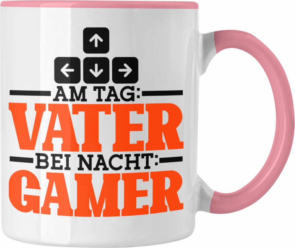 Trendation - Tasse Vatertag "Am Tag Vater Bei Nacht Gamer" Lustiges Geschenk für Gamer-Väter (Rosa)