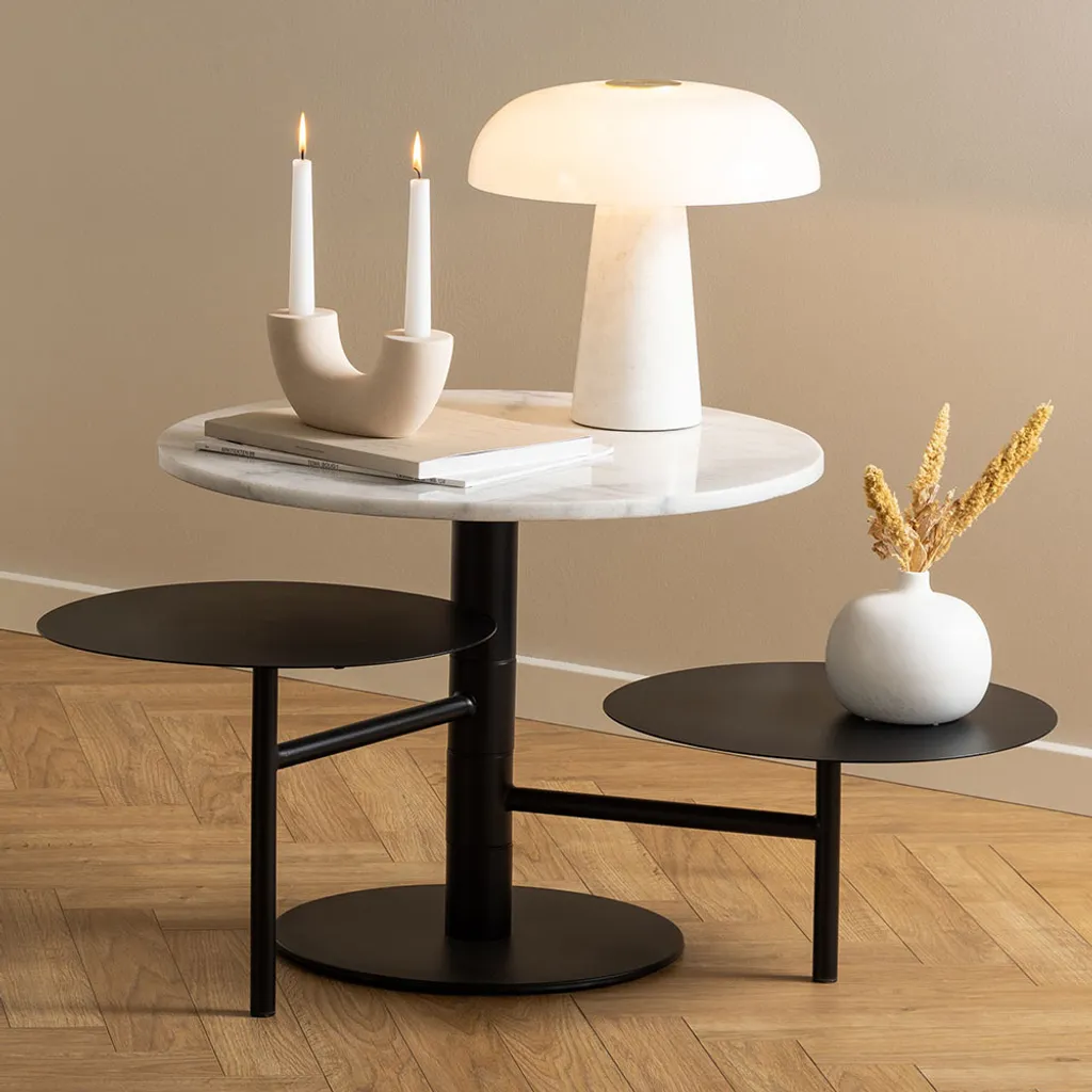 Lot de 2 tables basses gigognes Nala Smuk en marbre blanc et pied noir