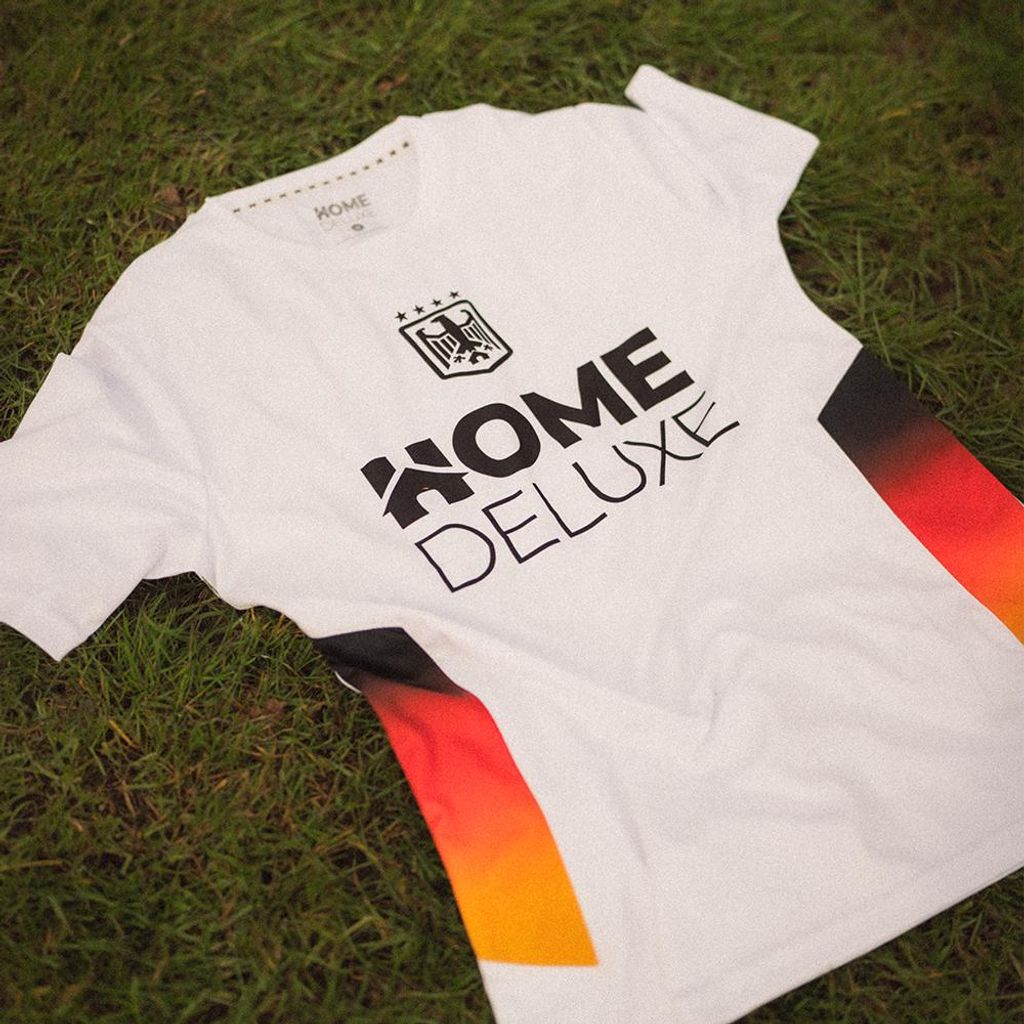 HOME DELUXE Trikot – Verschiedene Größen, Deluxe (S, M, L, XL, XXL) | Nahtlose Optik für echte Fans