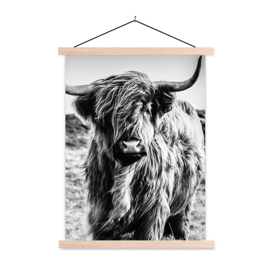 MuchoWow Textilposter Schottischer Highlander - Natur - Kuh - Schwarz - Weiß 40x53 cm mit holzfarbenen Rahmen - Schlafzimmer