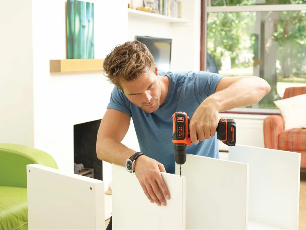 Perceuse Visseuse à Batterie 10,8V Black & Decker BDCDD12 Ultra Légère
