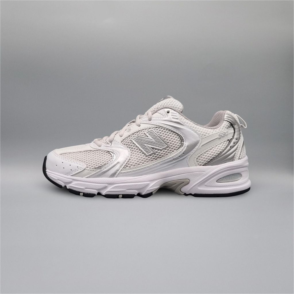 New Balance Sneakers MR530EMA in White color size 38 Immagine del prodotto 