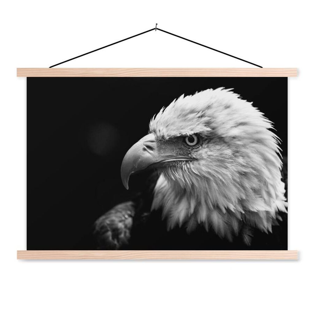MuchoWow Textilposter Eagle - Makro - Schwarz 120x80 cm mit holzfarbenen Rahmen - Aufhängeset