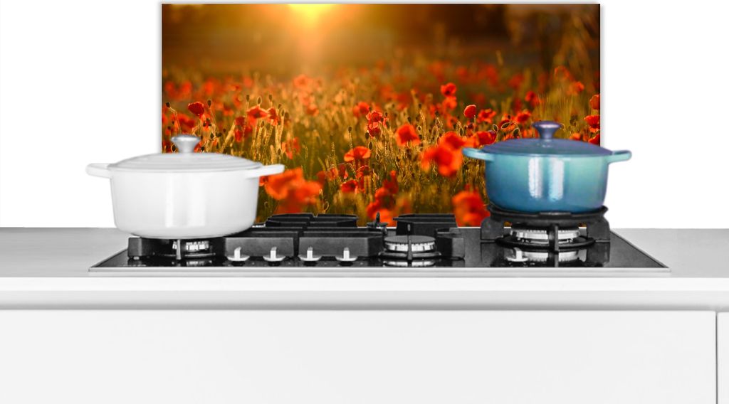 KitchenYeah Spritzschutz Küche - Küchenrückwand - Wandschutz für Herd und Spüle - Orangefarbenes Leuchten über den Mohnblumen auf dem Feld...
