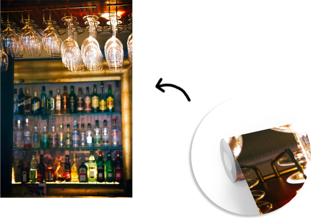 MuchoWow Fototapete für Wohnzimmer oder Schlafzimmer Wandtapete Vinyl Motivtapete Hängende Gläser in einer Bar - 150x220 cm - Wandbilder