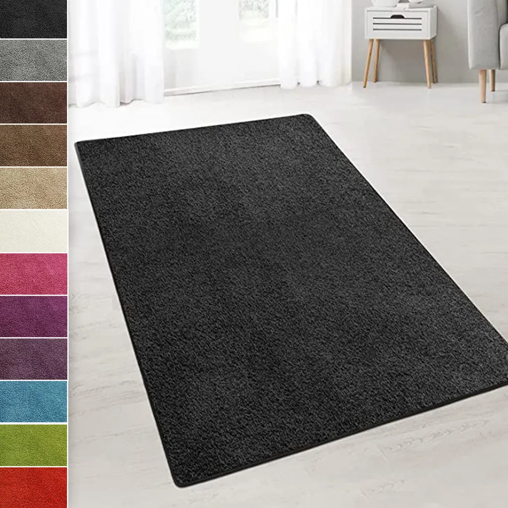 Grand tapis de salon noir à poils hauts et doux format 133x190 cm