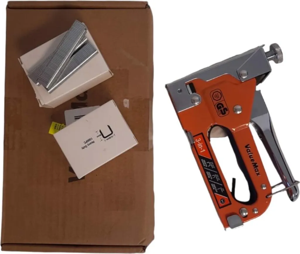 Pistolet agrafeur pour recouvrir des chaises et fixer des tissus