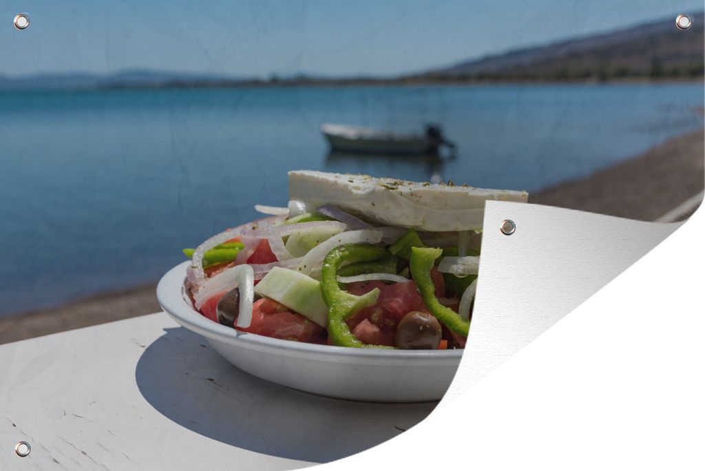MuchoWow 90x60 cm Outdoor-Poster Gartendeko Sichtschutz Garten Poster für den Garten Griechischer Salat Horiatiki am Strand