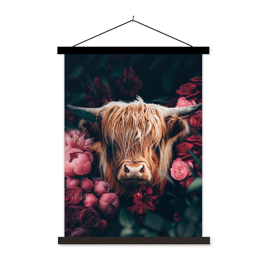 MuchoWow Textilposter Kuh - Schottischer Highlander - Blumen - Botanisch 40x53 cm mit schwarzem Rahmen - Abbildung