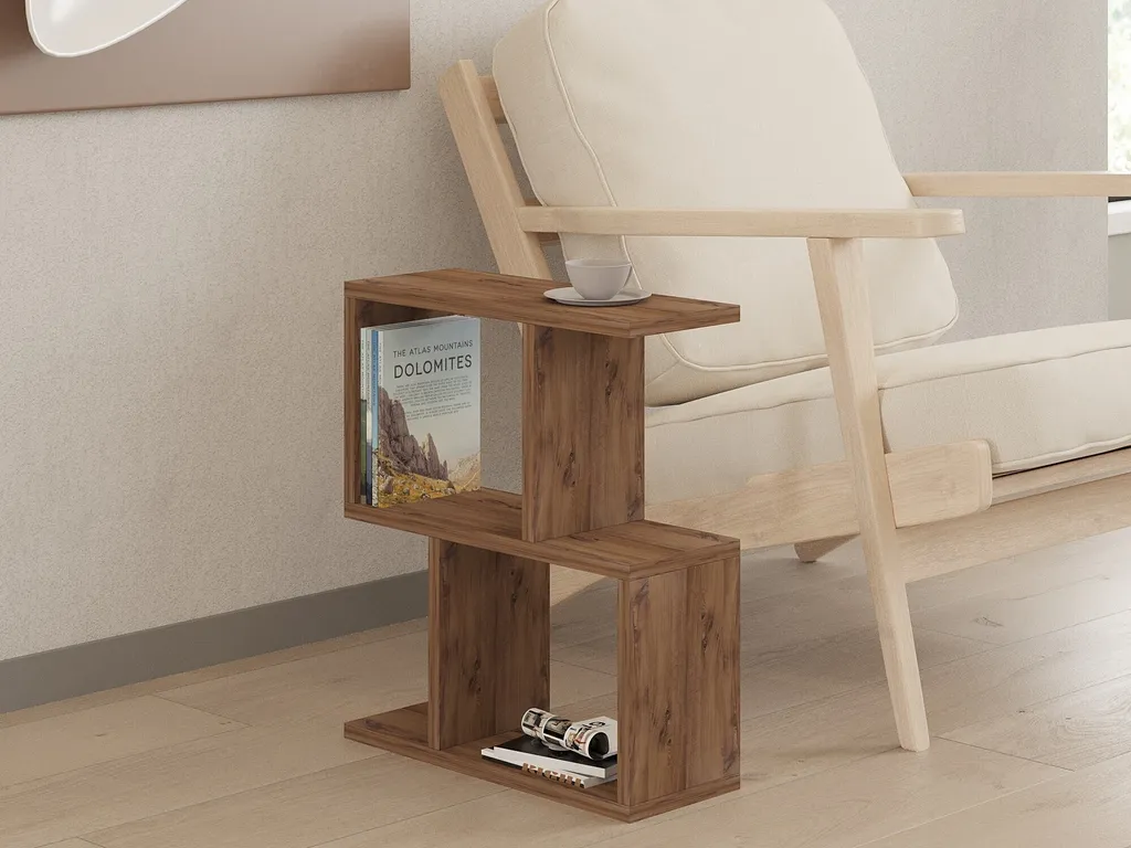 Petite table d'appoint en mélamine effet pin pour optimiser le salon
