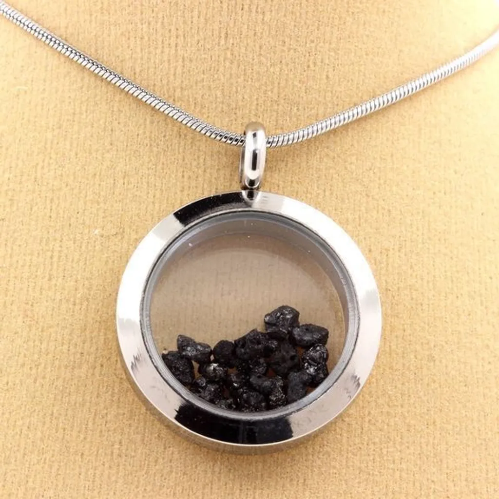 Collier de diamants noirs bruts pour mariage et tenues de soirée chic