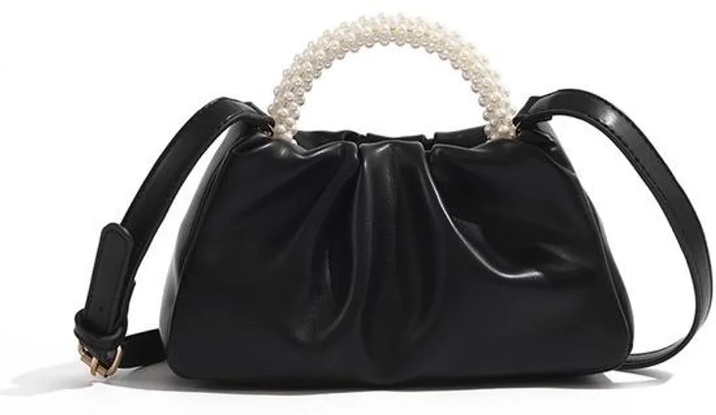Petite pochette cuir noir et perles : le mini sac compact anti-encombre