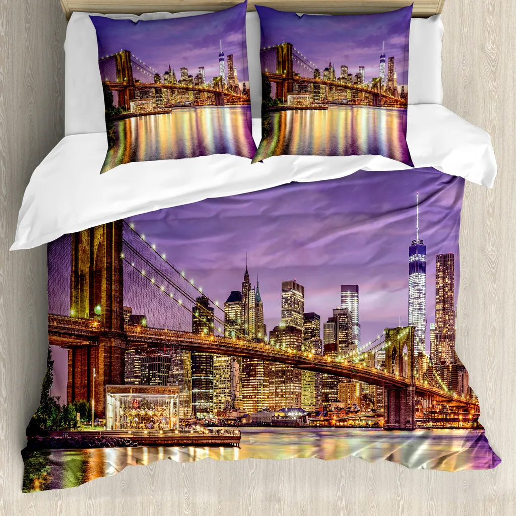 ABAKUHAUS New York Copripiumino, Broadway-Paesaggio NYC, Antiacaro Adatto a chi soffre di allergie con federe, 200 cm x 200 cm - 80 x 80 cm, viola, giallo