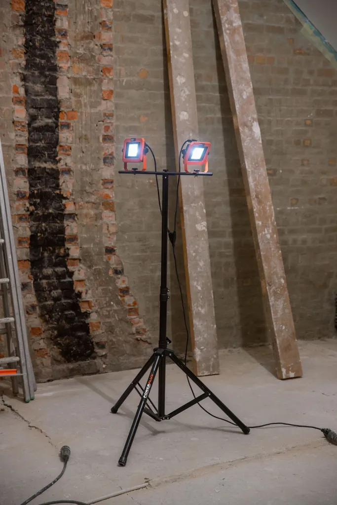 Projecteur hybride 20+220V Powerplus Argent avec trépied ajustable - 15