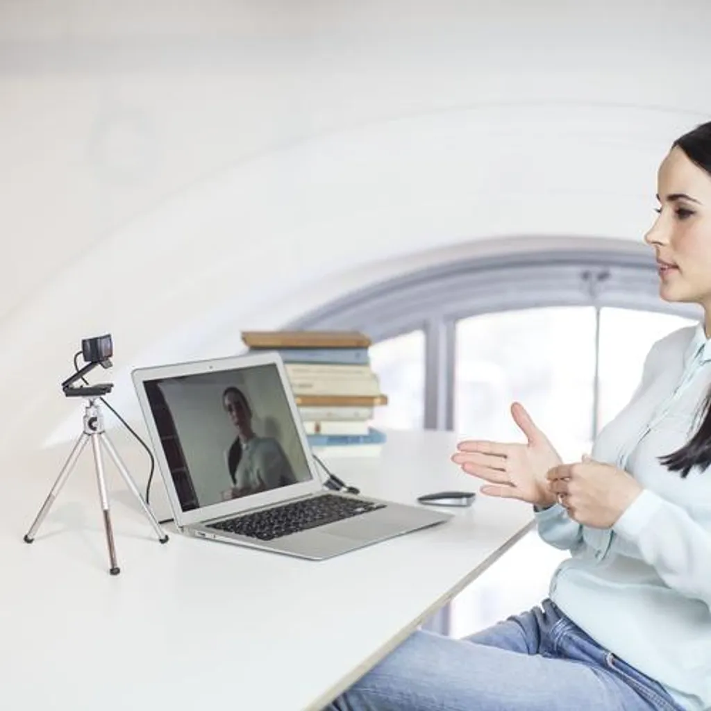 Logitech C920 HD Pro Webcam : Fini les Images Floues en Visioconférence - 16