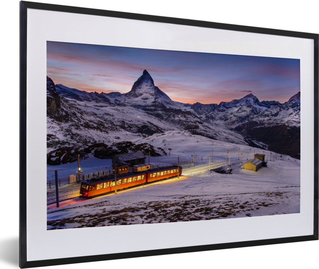 MuchoWow MuchoWow Gerahmtes Poster Ein beleuchteter Zug in den Bergen 60x40 cm - Poster mit zchwarzem Bilderrahmen - Schlafzimmer - Plakat in R...