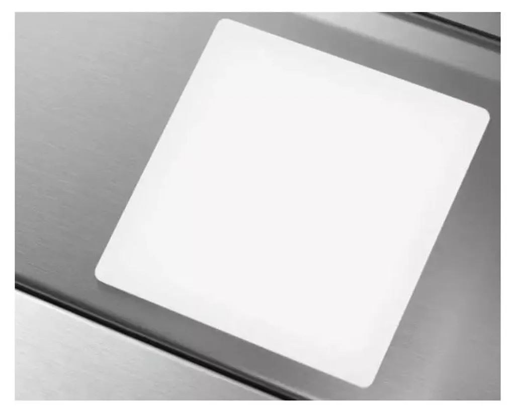 Hotte murale noire 90 cm Electrolux pour grande cuisine ouverte
