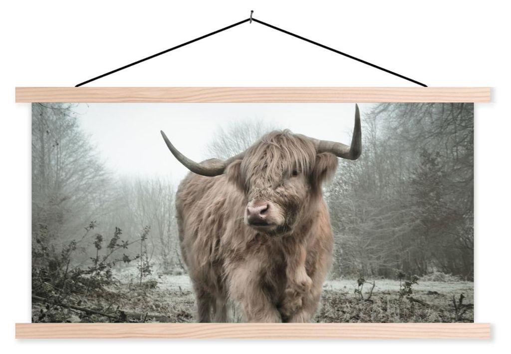 MuchoWow Textilposter Schottisches Hochlandrind - Wald - Nebel - Kuh - Tiere - Natur 120x60 cm mit holzfarbenen Rahmen - Klemmleiste
