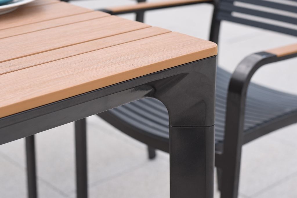 Merxx Gartentisch 156 x 90 cm- Stahlgestell mit Tischplatte aus Kunststoff in Holzoptik