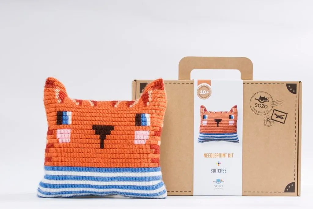 Coussin Chat à Rayures DIY Sozo : Kit de Couture Guidée sans Machine
