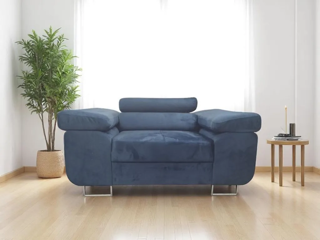 Fauteuil VEMO Solo en velours doux et pieds bois pour intérieur chic