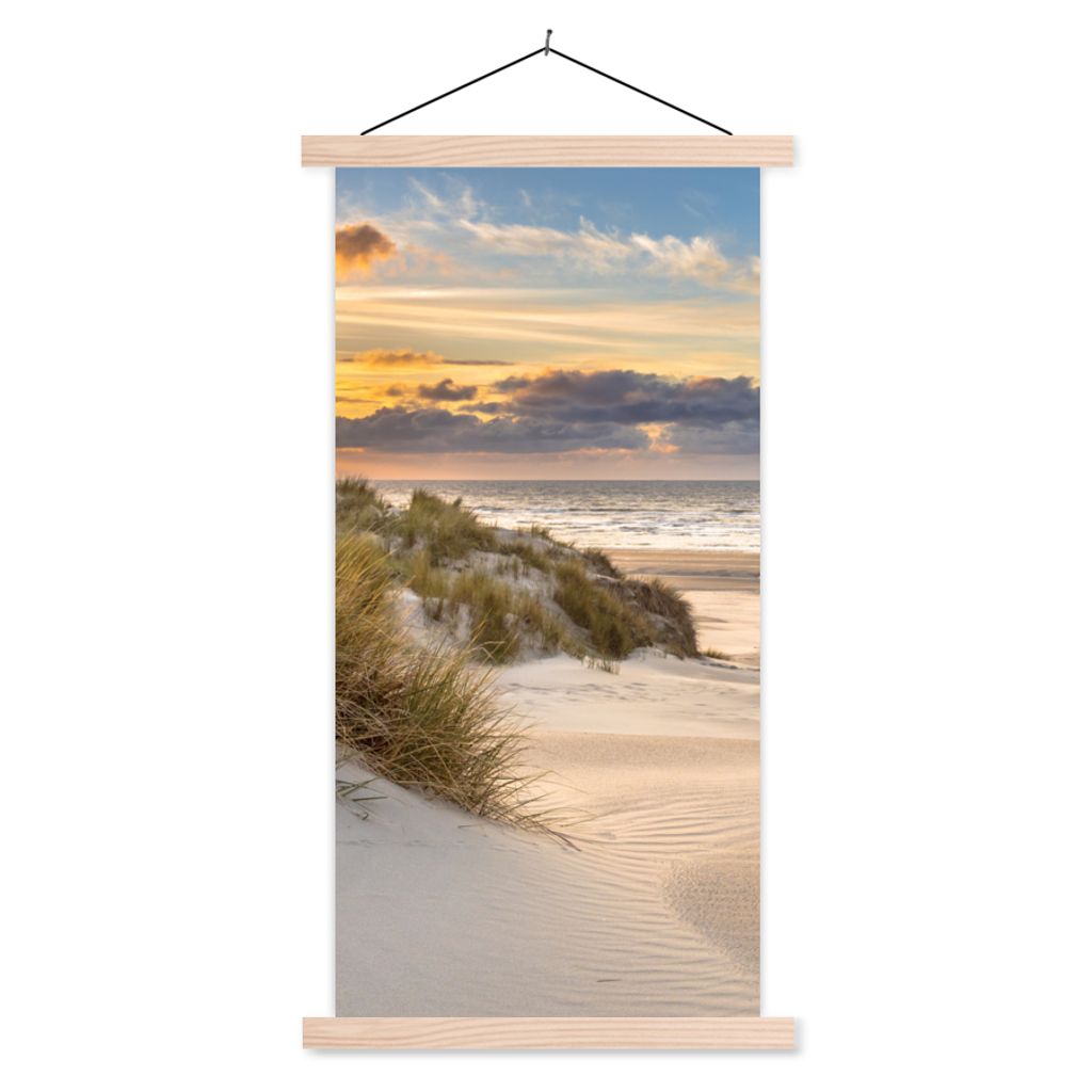 MuchoWow Textilposter Strand - Düne - Gras - Sonnenuntergang - Meer 60x120 cm mit holzfarbenen Rahmen - Holz