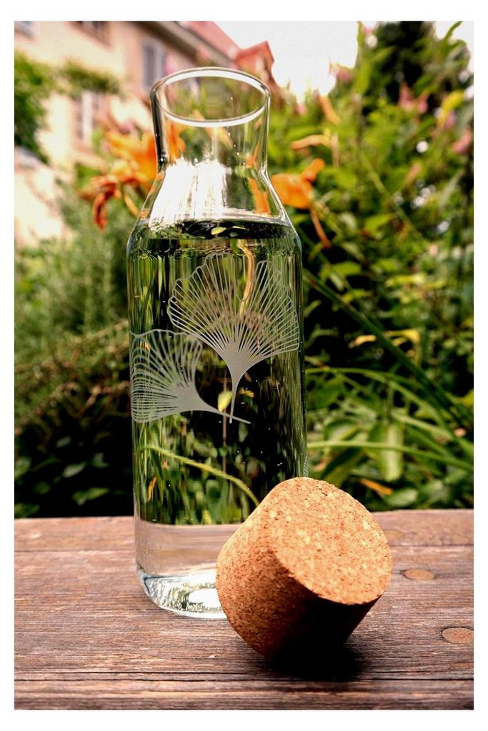 1 l Glas-Karaffe mit Korkverschluss im Ginkgo-Motiv, sandgestrahlt